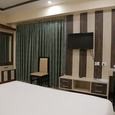 Hotel D' Sapphire Guwahati Eksteriør billede