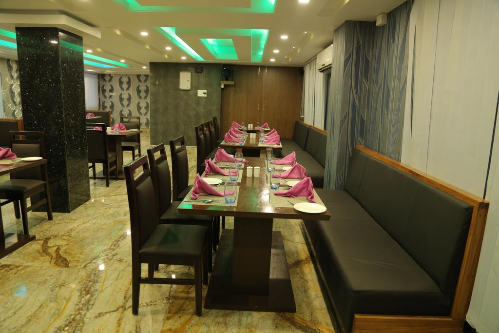 Hotel D' Sapphire Guwahati Eksteriør billede