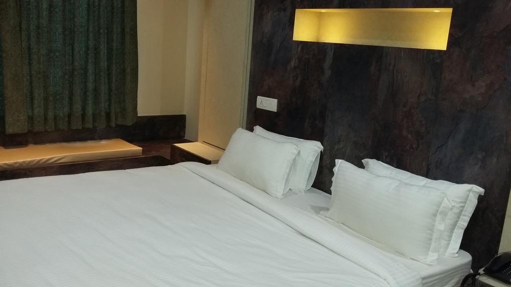 Hotel D' Sapphire Guwahati Eksteriør billede