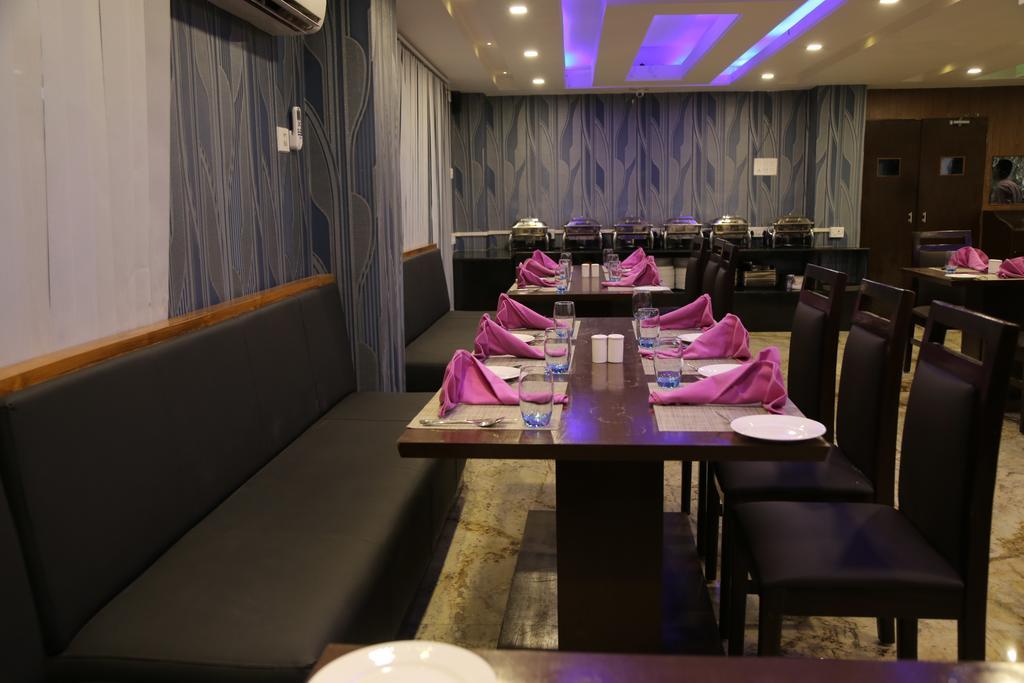 Hotel D' Sapphire Guwahati Eksteriør billede