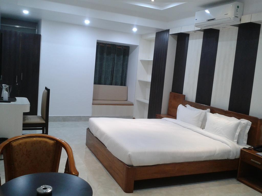 Hotel D' Sapphire Guwahati Værelse billede