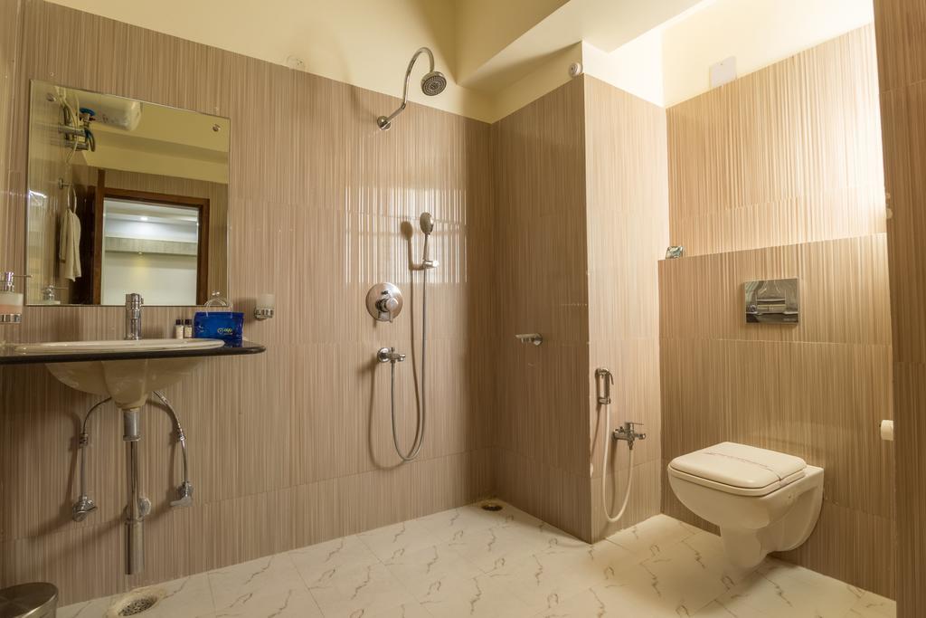 Hotel D' Sapphire Guwahati Eksteriør billede